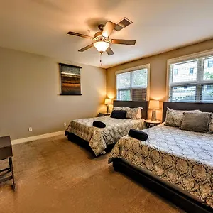 Cashville - Stylish Minutes From Broadway Apartment